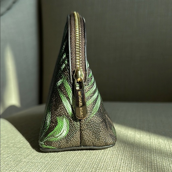 🌿NWOT🌿 Michael Kors Leaf Print Cosmetic Bag - Picture 3 of 8